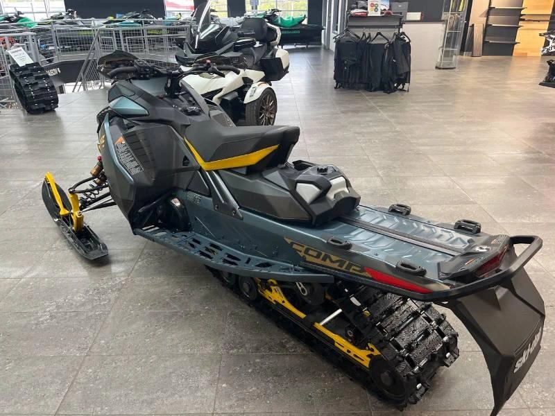 Ski-doo Mxz X-rs W/ Competition Pkg 850 E-tec Turbo R Ripsaw Ii 2-ply 1.25'' Shot W/ 10.25'' Touchscreen 2026