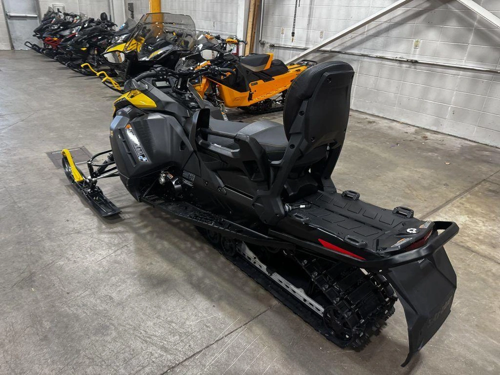 2027 Ski-doo Grand Touring Sport 900 Ace 137 Es S-rip 1.25 S_lev_4.5"_yllw