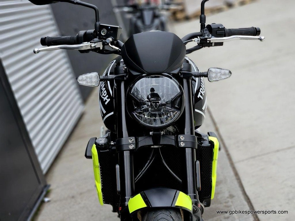 2024 Triumph Trident 660 Jet Black/triumph Racing Yellow