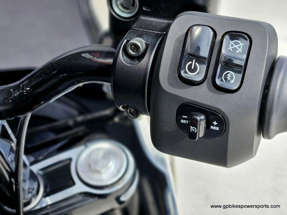 2023 Indian Motorcycle Sport Chief Stealth Gray