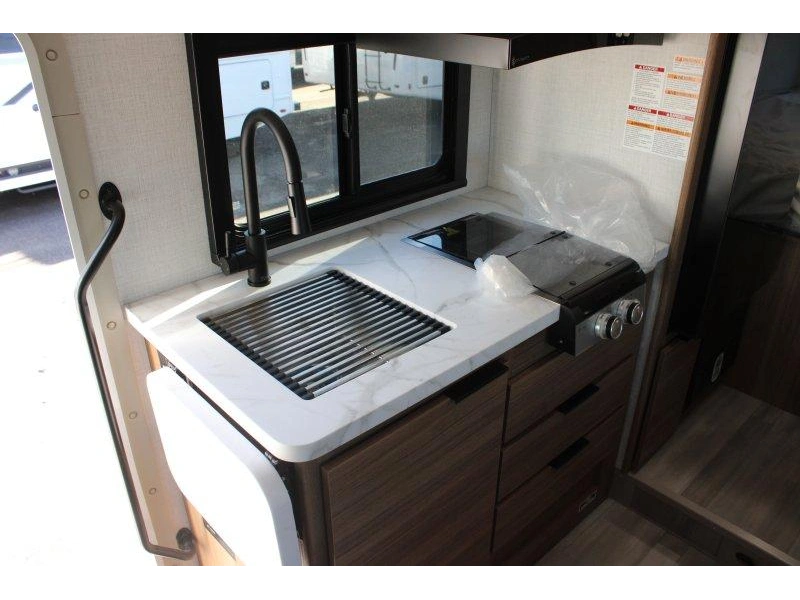 Thor Motor Coach Four Winds 21z 2027