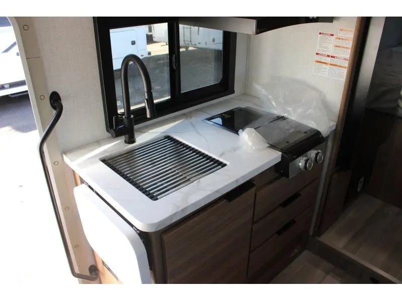 Thor Motor Coach Four Winds 21Z 2027