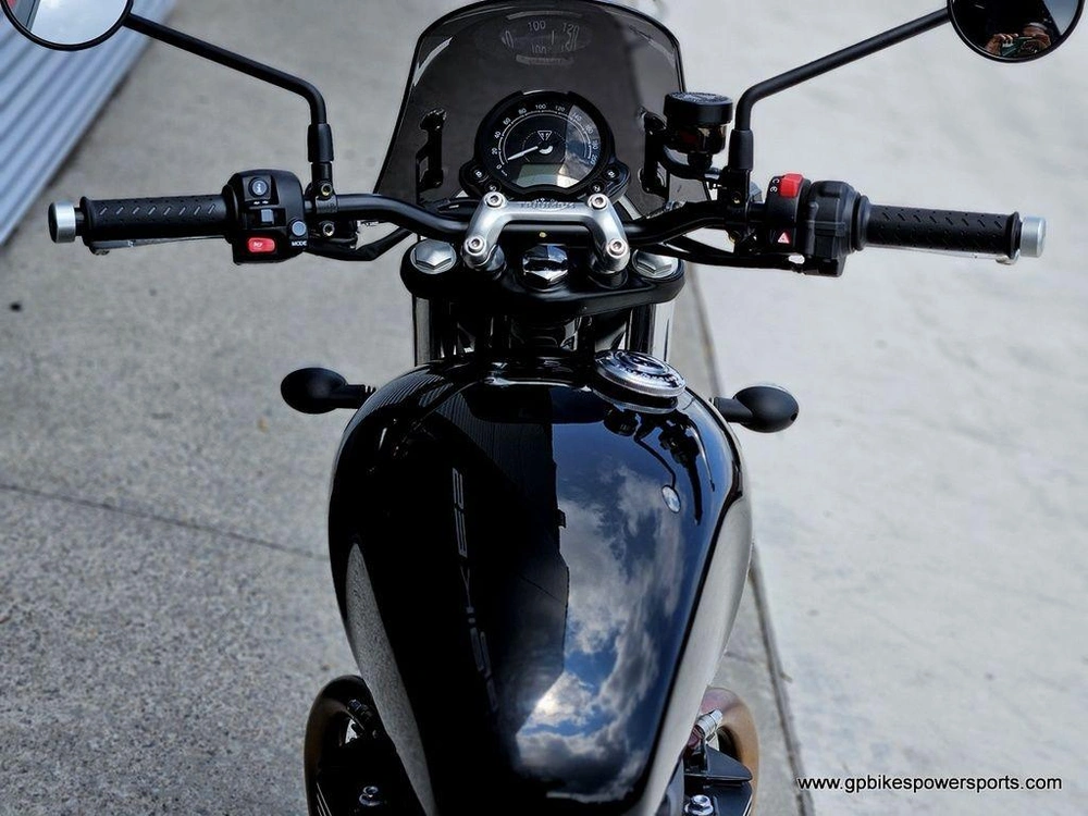 2019 Triumph Street Twin Jet Black