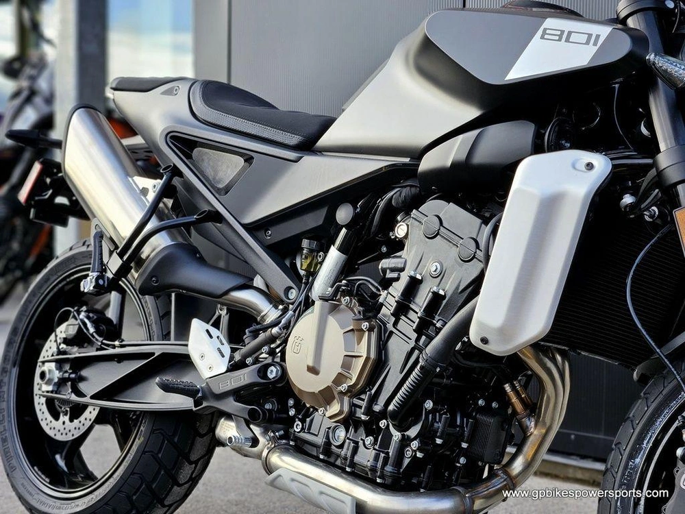 2025 Husqvarna Svartpilen 801