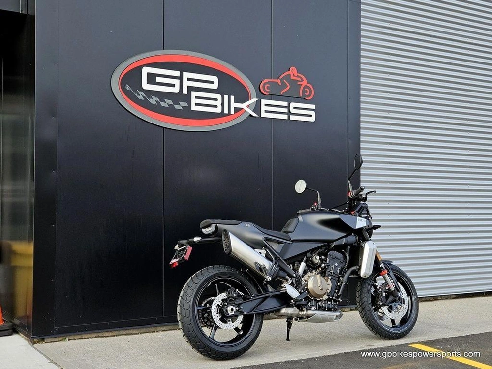 2025 Husqvarna Svartpilen 801