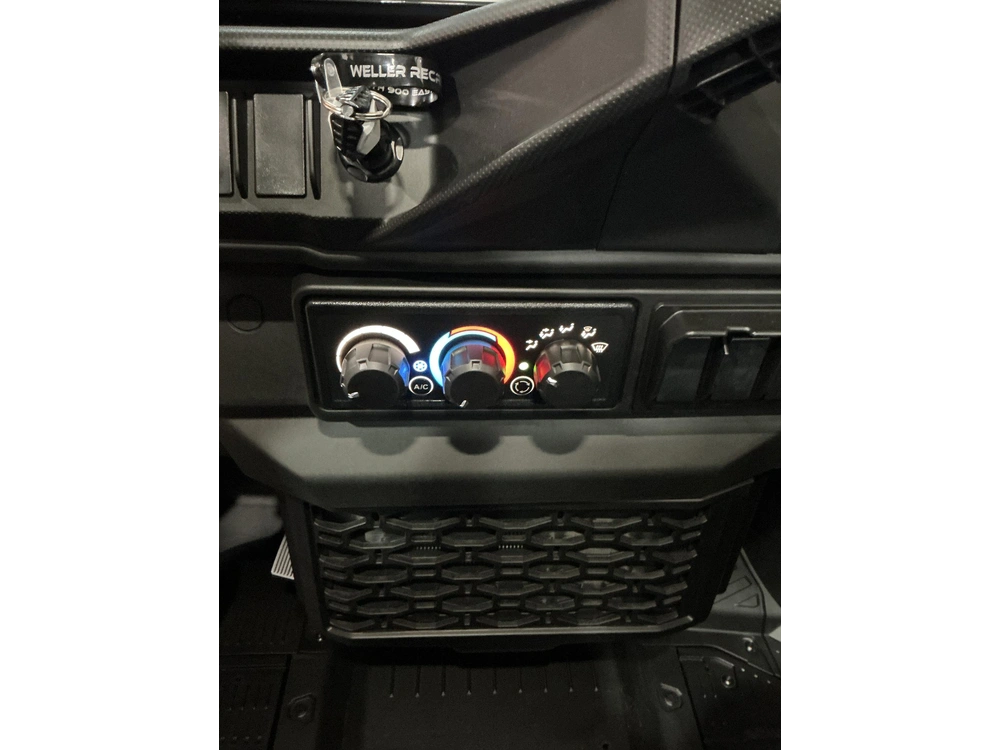 2026 Can-am Defender Xt Cab Hd11 10.25 alt