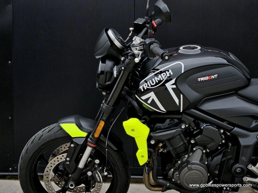2024 Triumph Trident 660 Jet Black/triumph Racing Yellow
