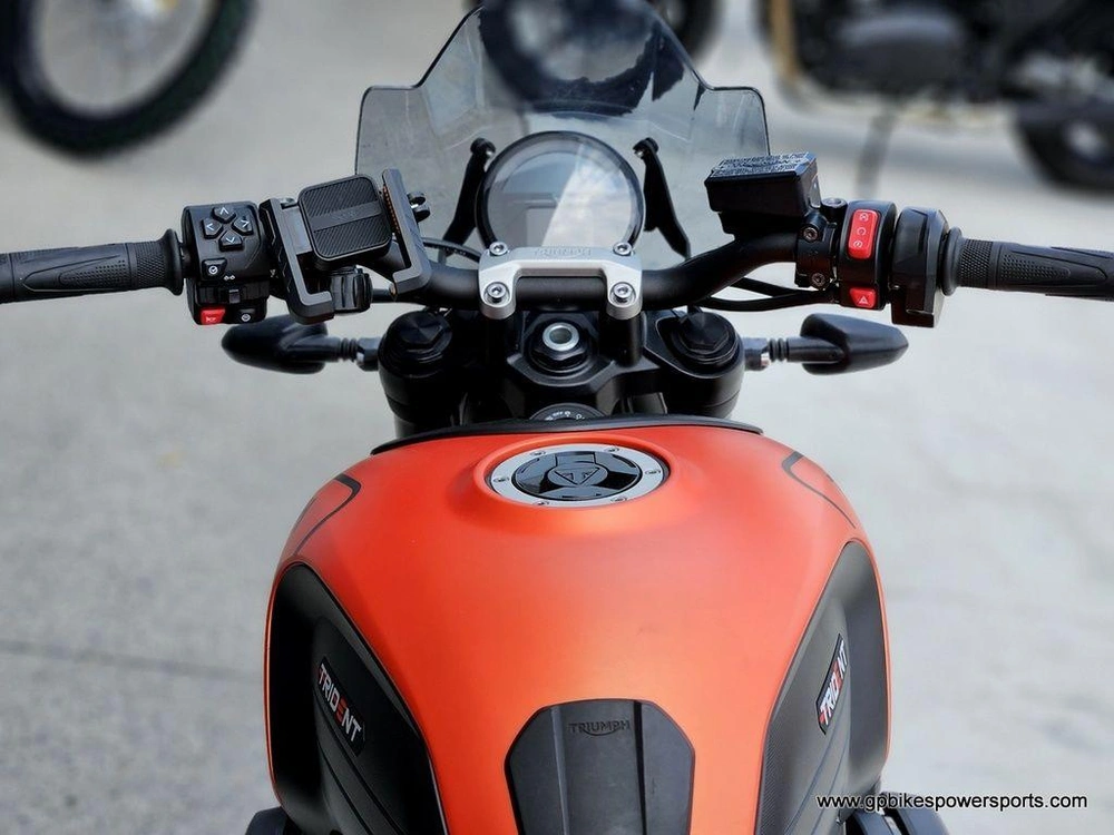 2023 Triumph Trident 660 Matte Baja Orange / Matte Storm Grey