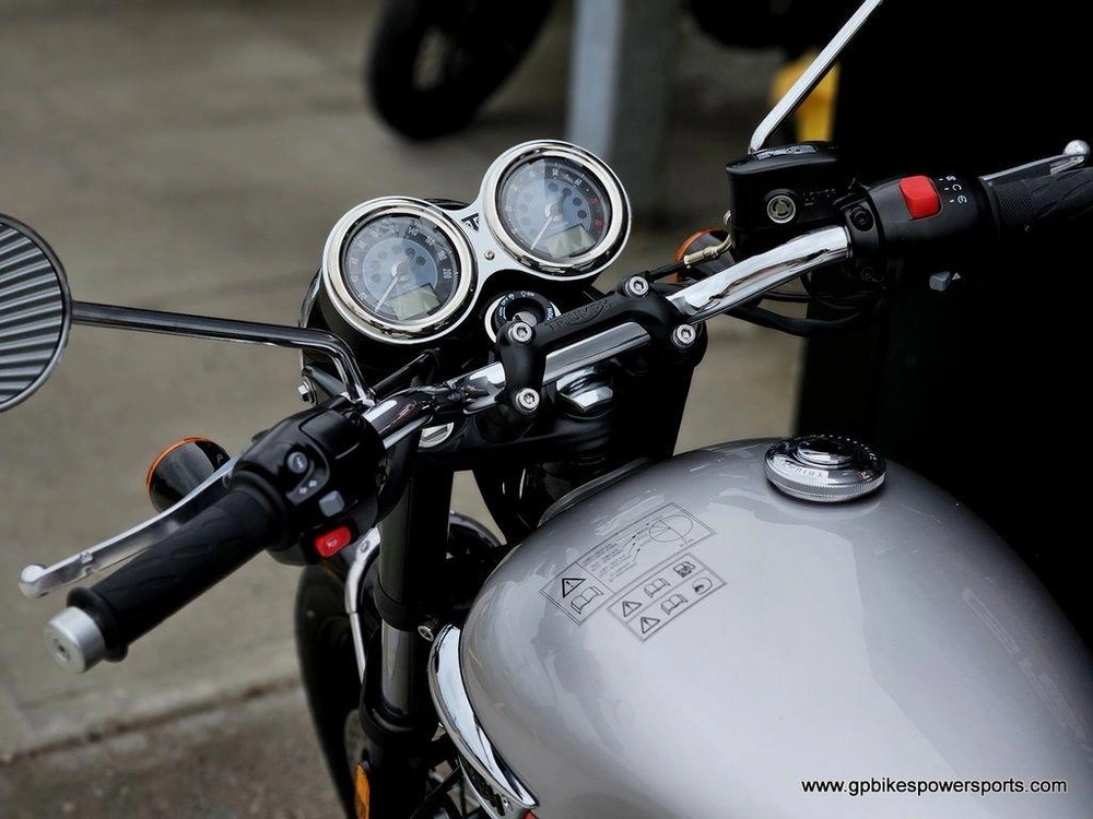 2025 Triumph Bonneville T100