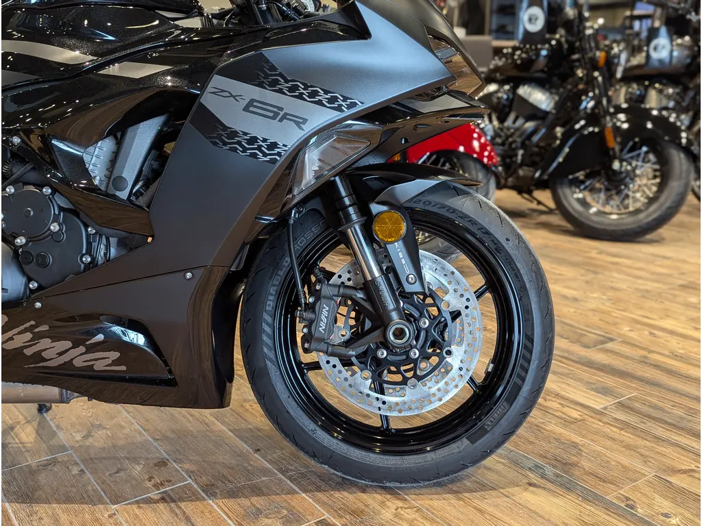 New 2027 Kawasaki Ninja ZX-6R // Metallic Spark Black/Metallic