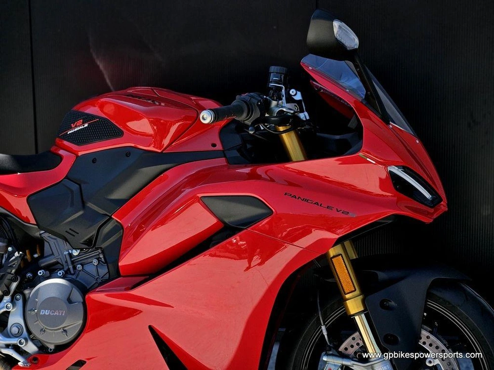 2025 Ducati Panigale V2 S
