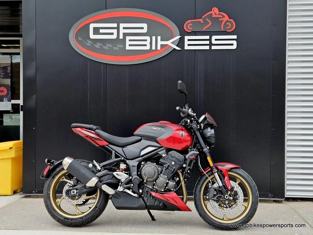2026 Triumph Trident 800 Carnival Red