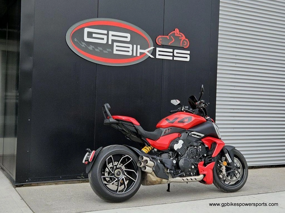 2023 Ducati Diavel V4 Ducati Red