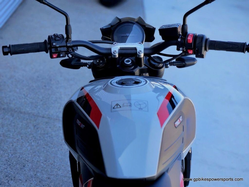 2026 Triumph Trident 800 Ash Grey