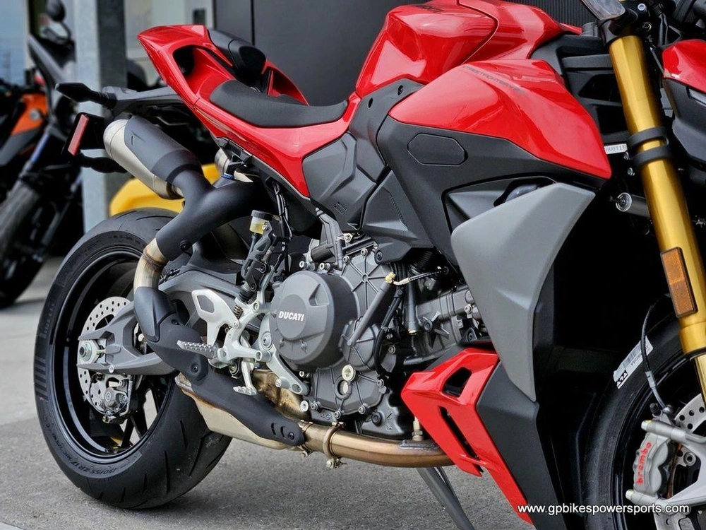 2026 Ducati Streetfighter V2 S Red