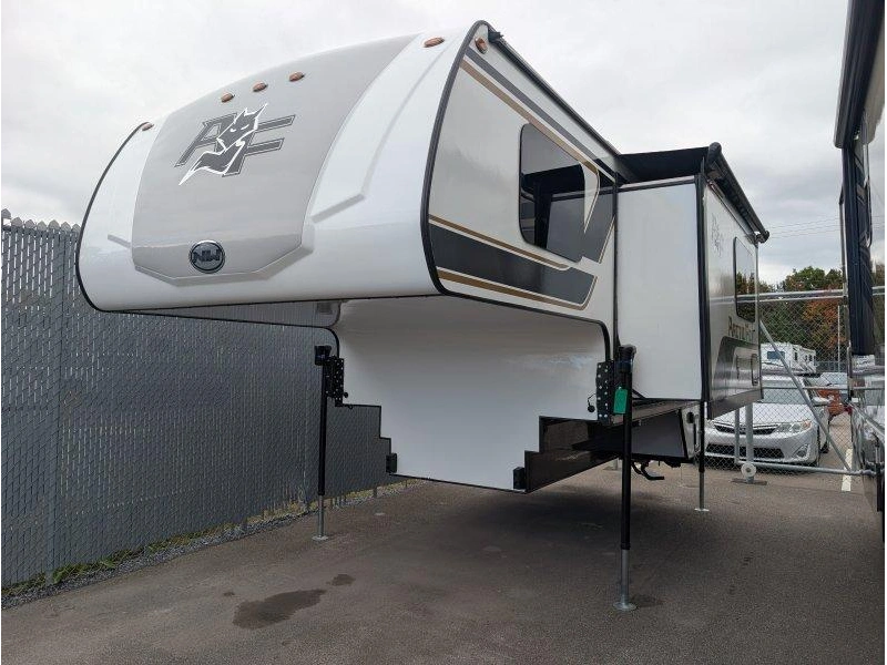 2027 Northwood Arctic Fox 992 alt