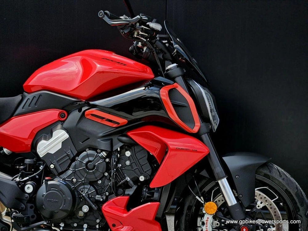2024 Ducati Diavel V4 Red