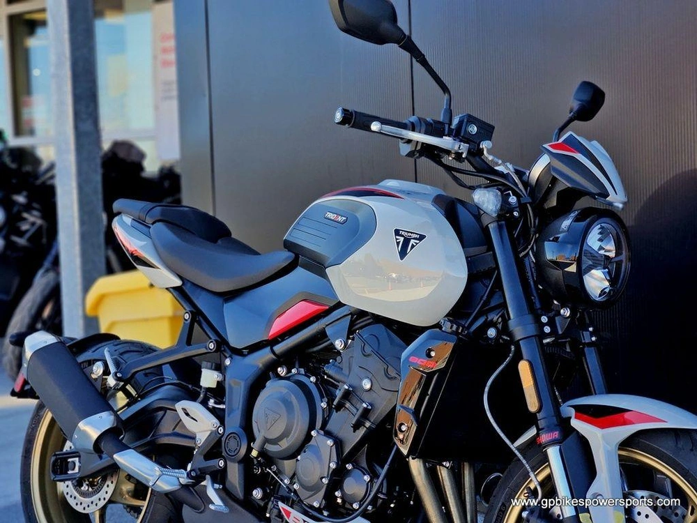 2026 Triumph Trident 800 Ash Grey