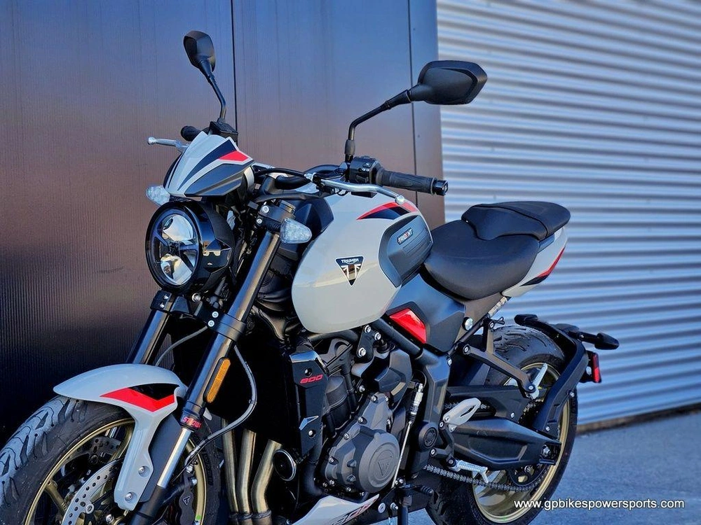 2026 Triumph Trident 800 Ash Grey