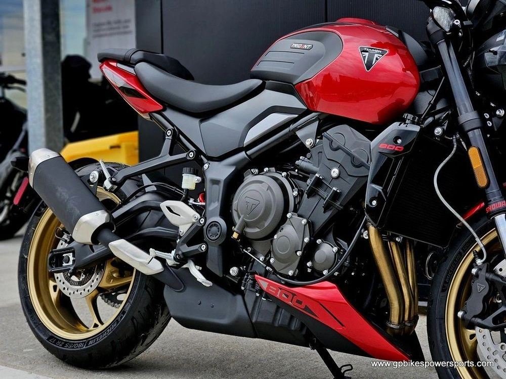 2026 Triumph Trident 800 Carnival Red