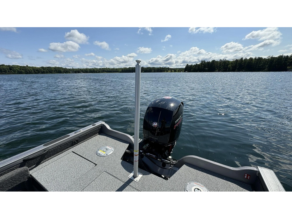 2027 Crestliner 1750 Fish Hawk Wt Jumpseat alt