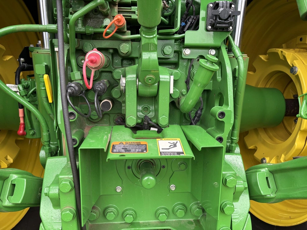 2025 John Deere 7r 210 alt