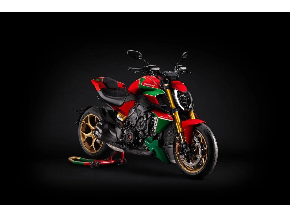 2027 Ducati Diavel V4 Rs 100