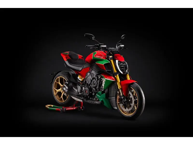 2027 Ducati Diavel V4 RS 100