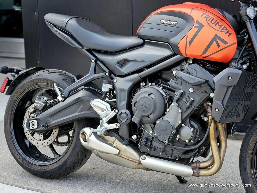 2023 Triumph Trident 660 Matte Baja Orange / Matte Storm Grey
