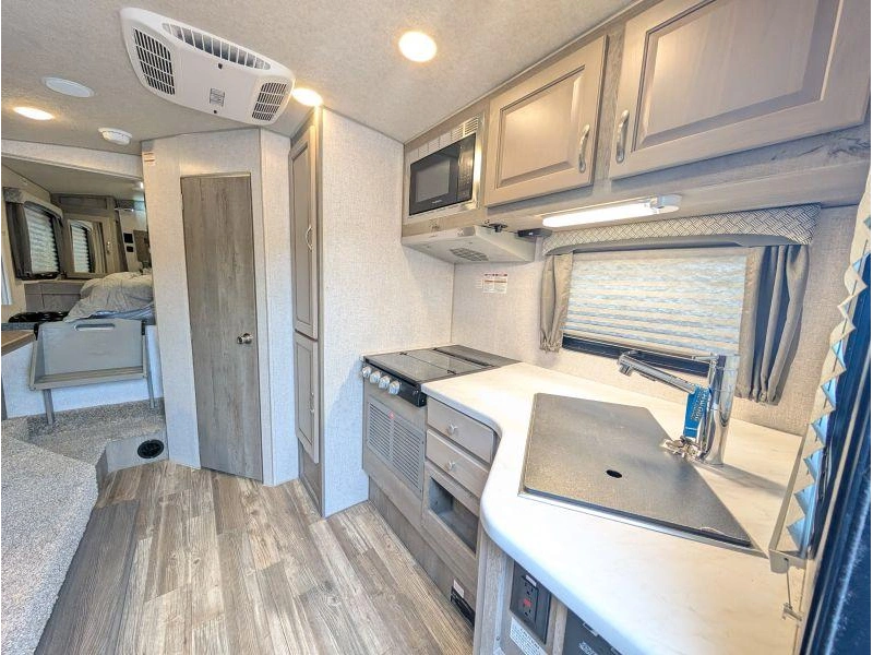 2027 Northwood Arctic Fox 992 alt
