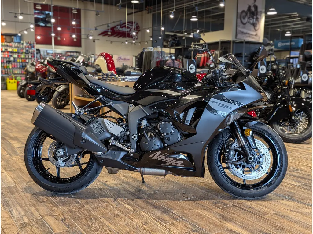 New 2027 Kawasaki Ninja ZX-6R // Metallic Spark Black/Metallic