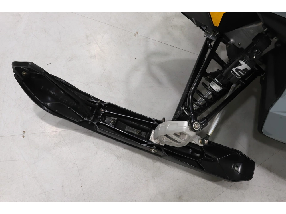 2025 Polaris Prostar S4 Indy Adventure 137 alt