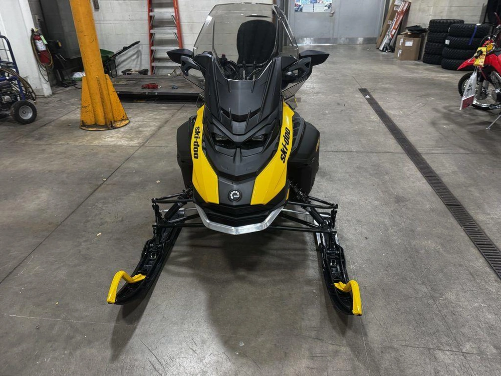 2027 Ski-doo Grand Touring Sport 900 Ace 137 Es S-rip 1.25 S_lev_4.5"_yllw