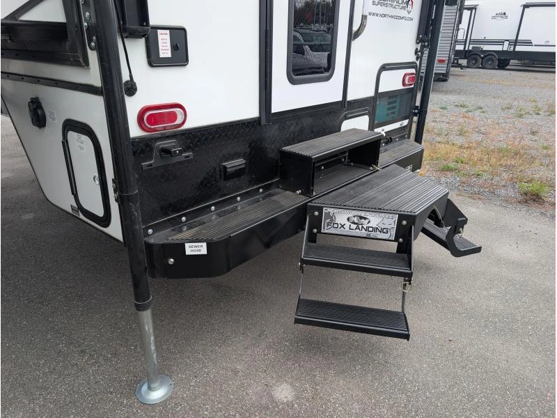 2027 Northwood Arctic Fox 992 alt