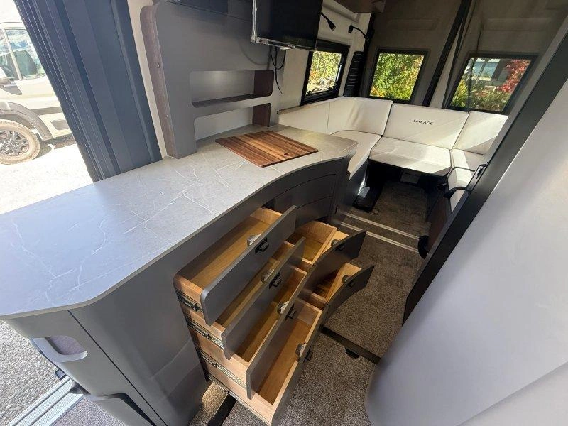 2027 Grand Design Lineage Lvp2 alt