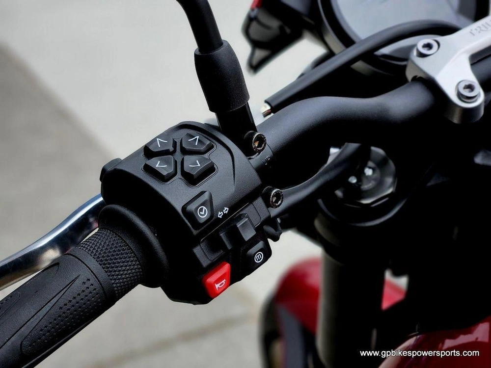 2026 Triumph Trident 800 Carnival Red