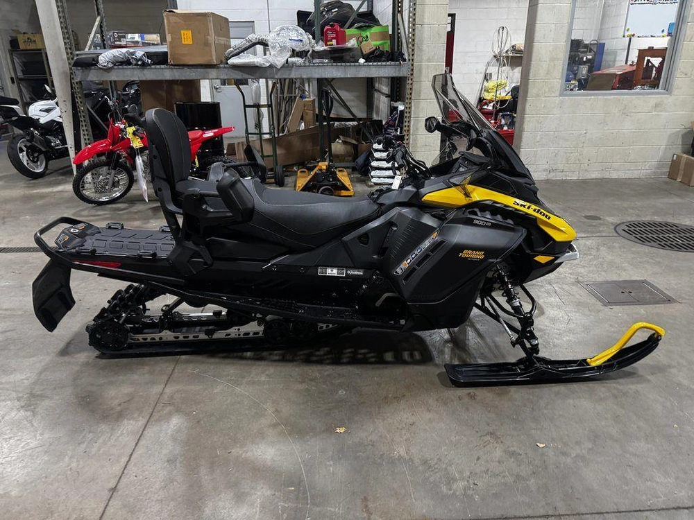 2027 Ski-doo Grand Touring Sport 900 Ace 137 Es S-rip 1.25 S_lev_4.5"_yllw