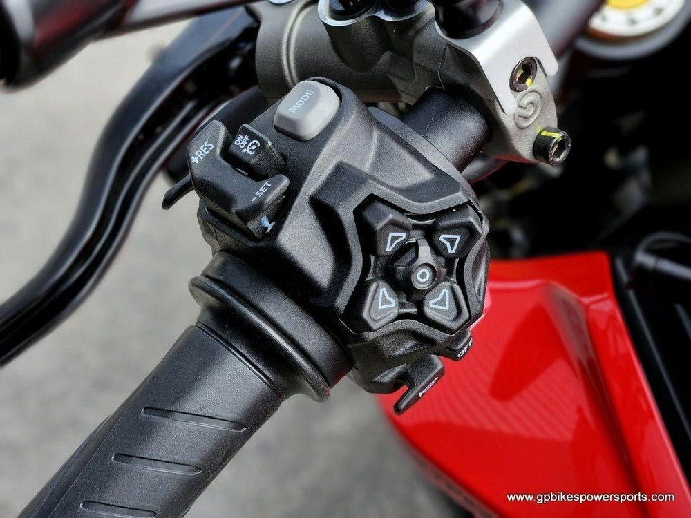 2026 Ducati Streetfighter V2 S Red