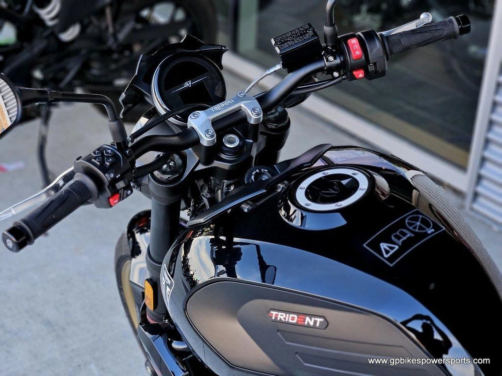 2026 Triumph Trident 800 Jet Black