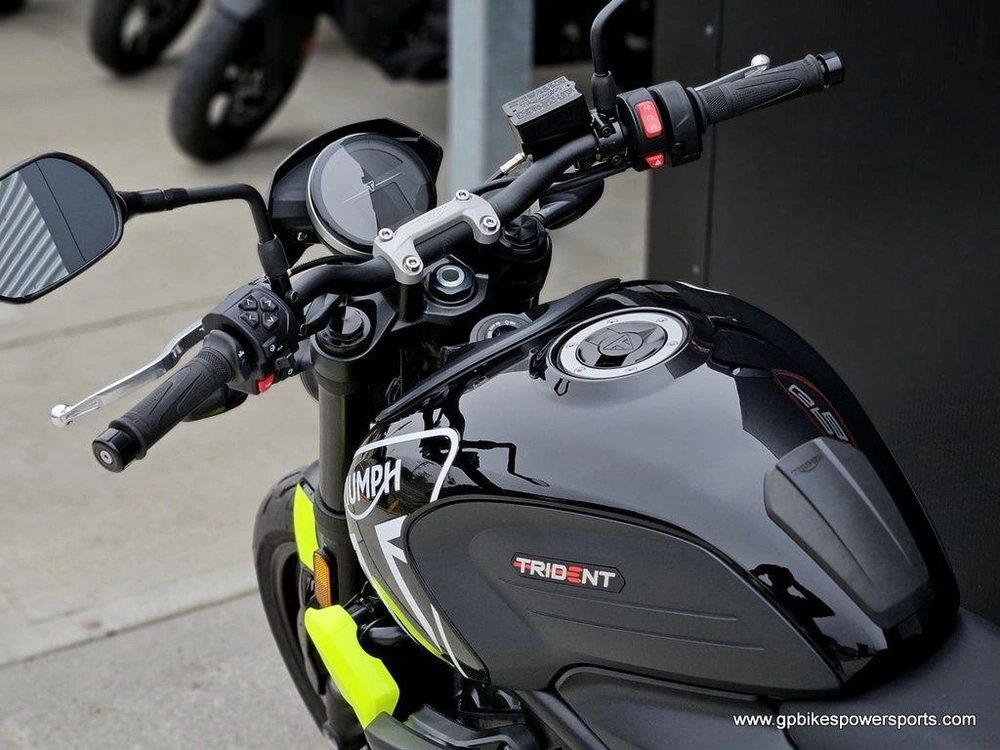 2024 Triumph Trident 660 Jet Black/triumph Racing Yellow