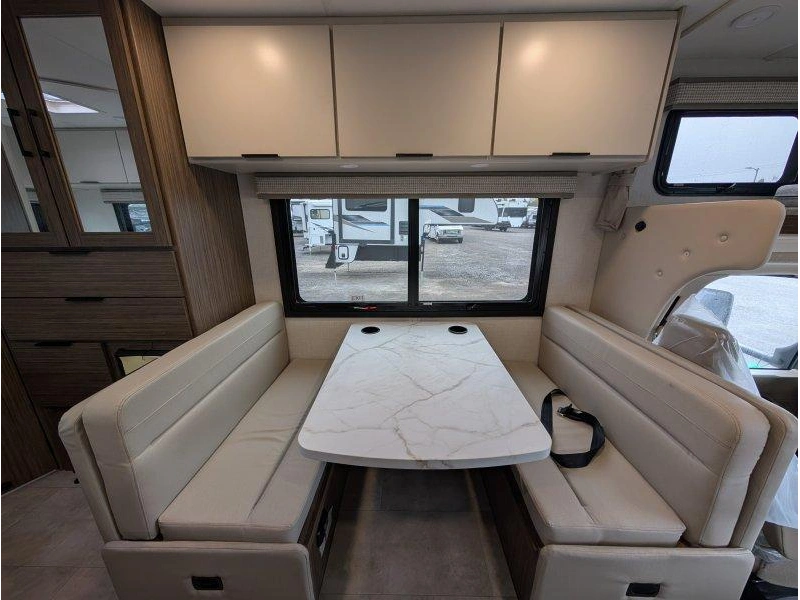 Thor Motor Coach Echelon Lc21 2027 alt
