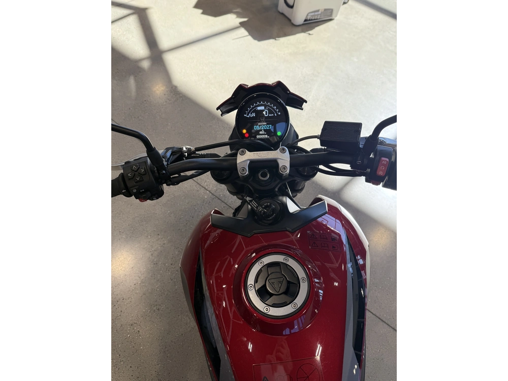 2026 Triumph Trident 800 alt