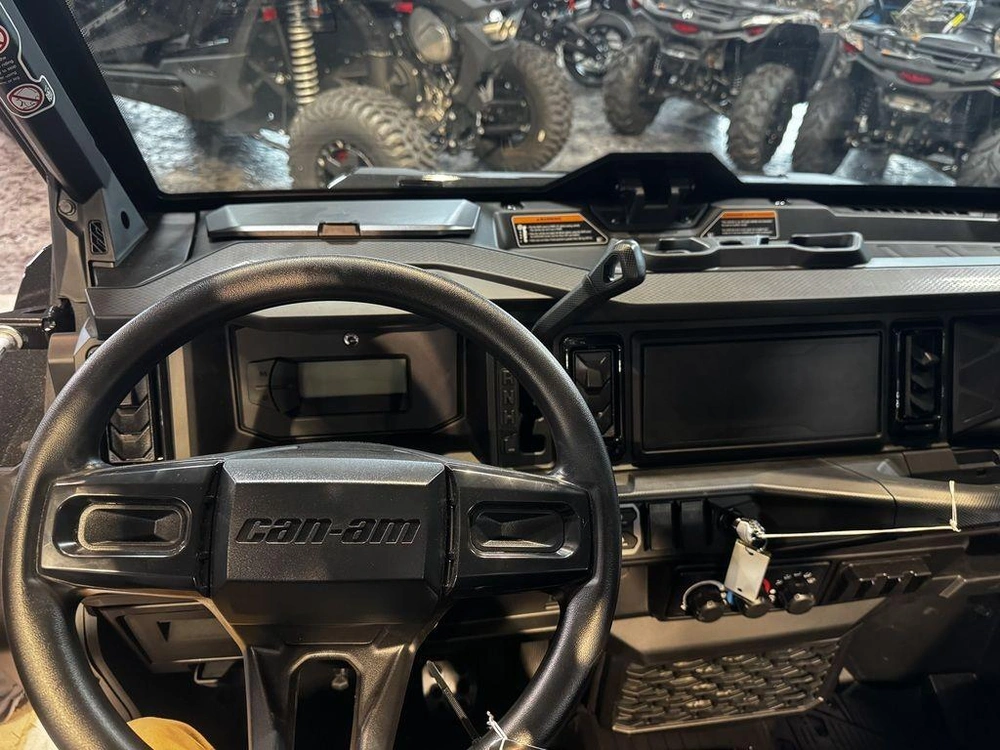 2026 Can-am Defender Xt Cab Hd11