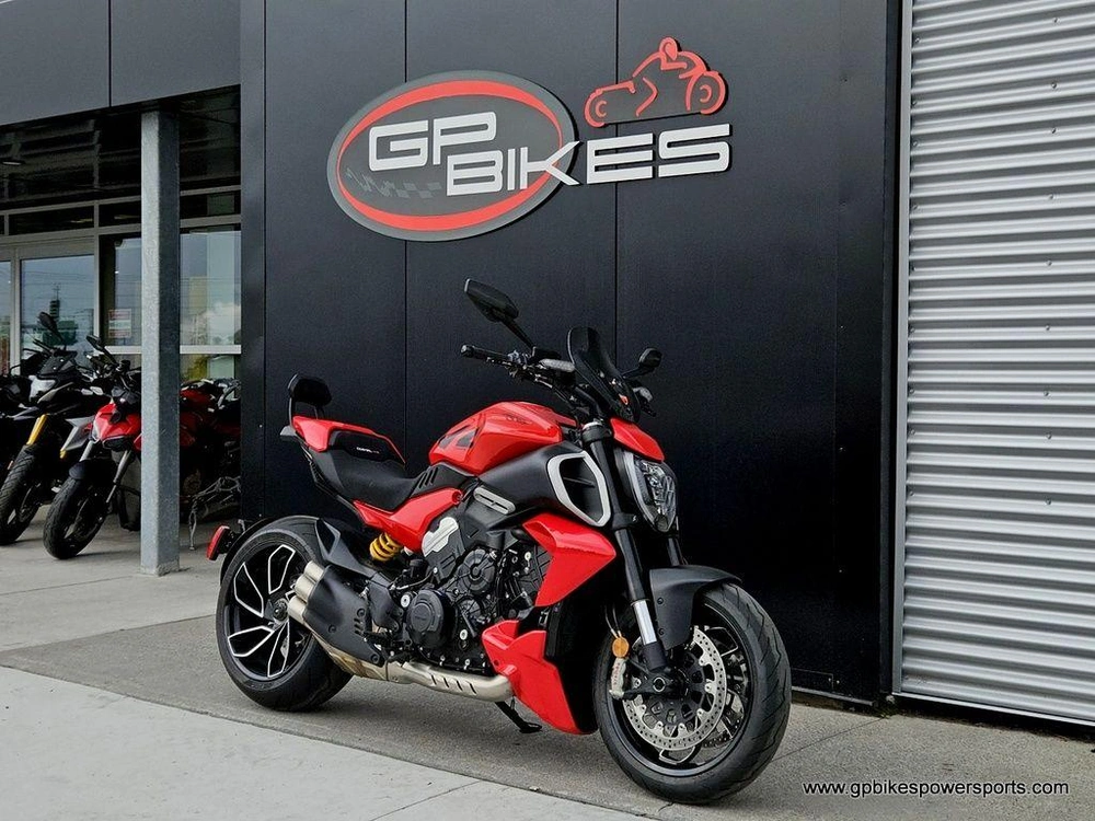 2023 Ducati Diavel V4 Ducati Red