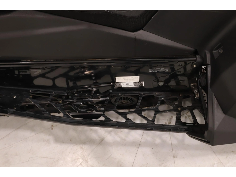 2025 Polaris 650 Indy Adventure 137 alt