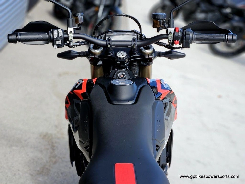 2025 Ducati Hypermotard 698 Mono Rve Graffiti