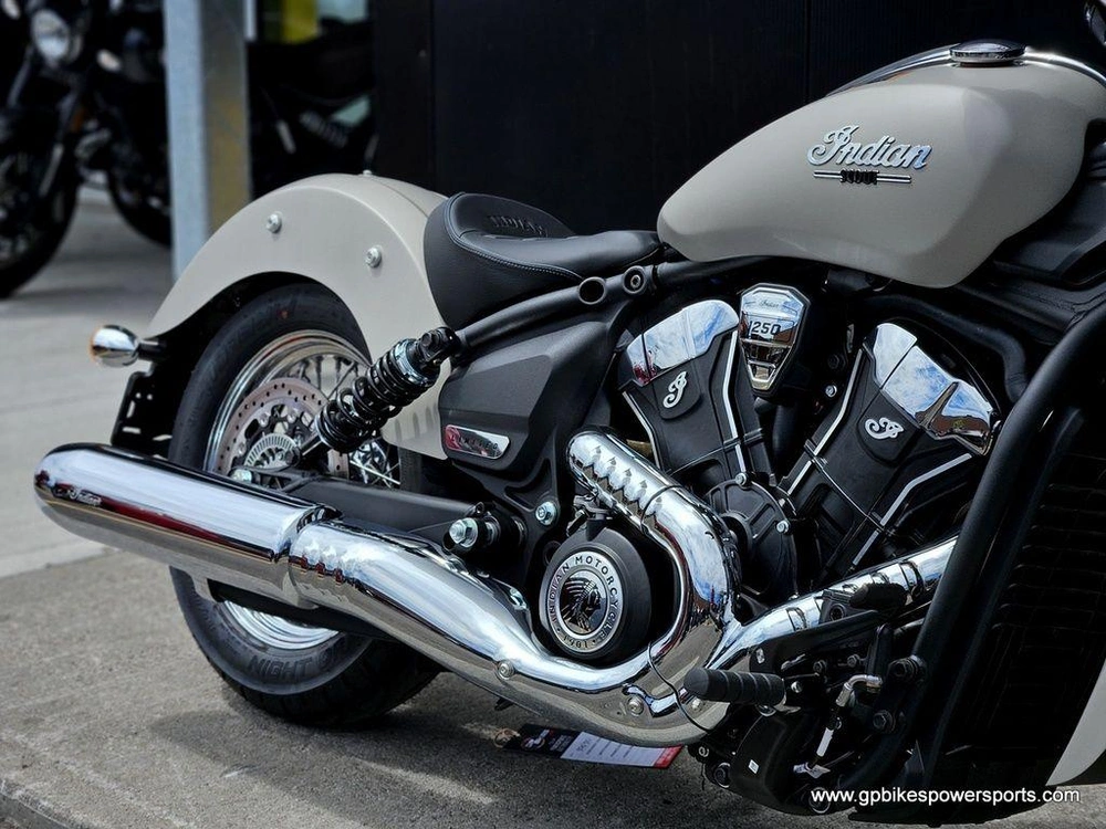 2025 Indian Motorcycle Scout® Classic Limited + Tech Silver Quartz Smoke