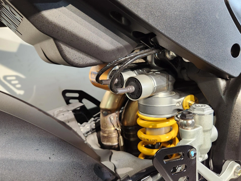 2027 Aprilia Tuono V4 1100 Factory Démo alt