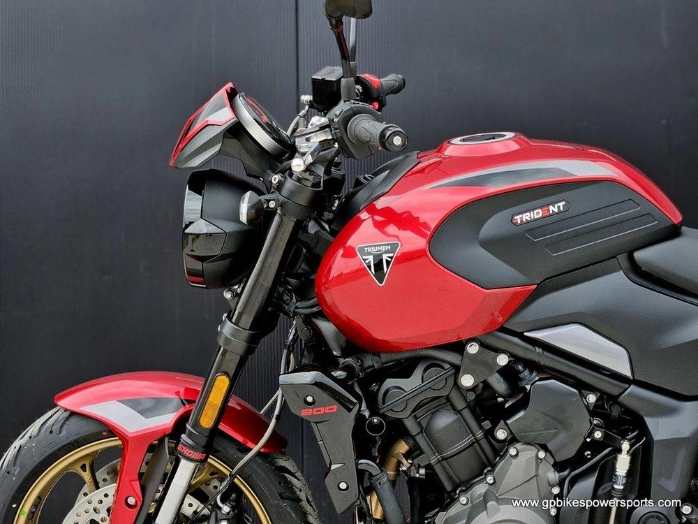 2026 Triumph Trident 800 Carnival Red