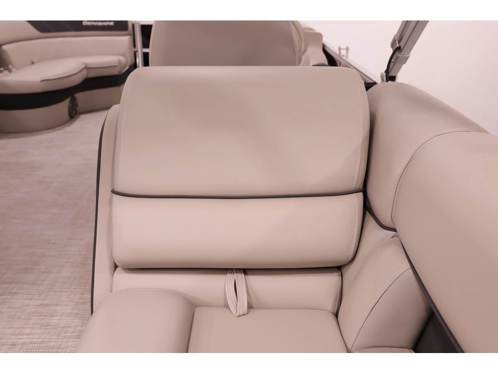 2023 Berkshire 22' Radius Pontoon W/ 90hp - Easy Financing alt